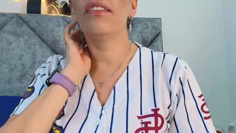 Snapshot of shantey_laurent chatting on 22, 11, 2025 shantey online show from 22, 11, 2025