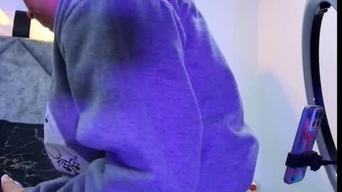 Snapshot of shantey_laurent chatting on 4, 12, 2025 shantey online show from 4, 12, 2025