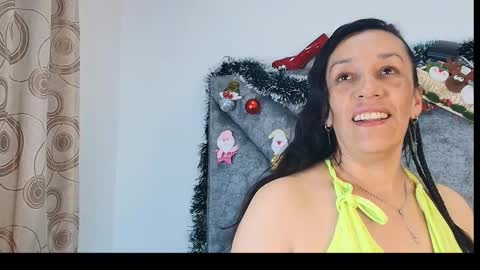 Snapshot of shantey_laurent chatting on 15, 12, 2025 shantey online show from 15, 12, 2025