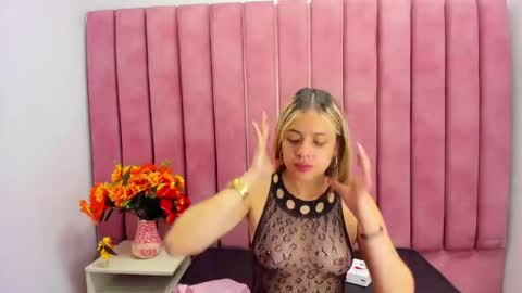 Snapshot of shanthal_fox_ chatting on 27, 10, 2025  shanthal online show from 27, 10, 2025