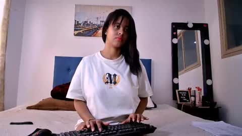 Snapshot of shara_soul chatting on 28, 11, 2025 shara_soul online show from 28, 11, 2025