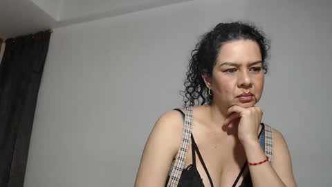 Snapshot of sharickleon11 chatting on 12, 11, 2025 sharickleon11 online show from 12, 11, 2025