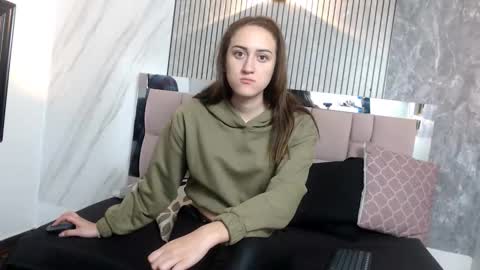 Snapshot of sharlotte__jones chatting on 2, 2, 2026 Sara online show from 2, 2, 2026