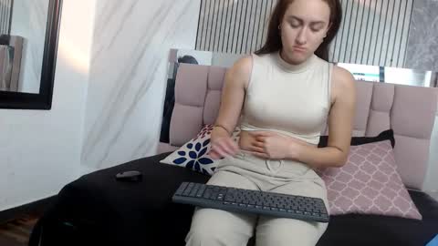 Snapshot of sharlotte__jones chatting on 3, 2, 2026 Sara online show from 3, 2, 2026