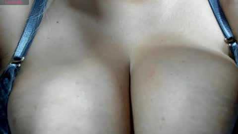 Snapshot of sharlotte_mom chatting on 15, 1, 2025 sharlotte online show from 15, 1, 2025