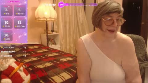 Snapshot of sharon_amore chatting on 5, 12, 2025 Helena online show from 5, 12, 2025