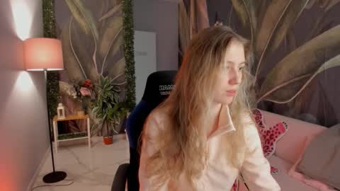 Snapshot of sharonevansi chatting on 14, 12, 2025 Sharon online show from 14, 12, 2025