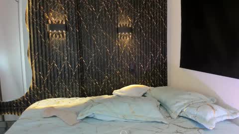 Snapshot of sharonttaylor chatting on 5, 11, 2025 SHARON TAYLOR online show from 5, 11, 2025