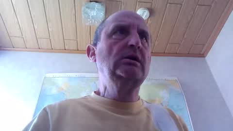 Snapshot of sharpshoder chatting on 25, 4, 2026 Peter online show from 25, 4, 2026
