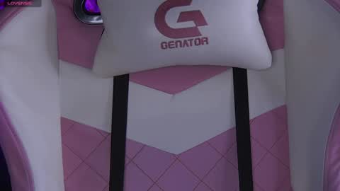 Snapshot of shayblonde chatting on 23, 12, 2024 shayblonde online show from 23, 12, 2024