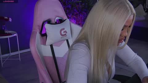 Snapshot of shayblonde chatting on 30, 12, 2024 shayblonde online show from 30, 12, 2024