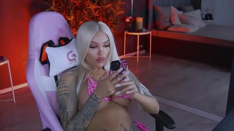 Snapshot of shayblonde chatting on 9, 1, 2025 shayblonde online show from 9, 1, 2025
