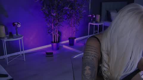 Snapshot of shayblonde chatting on 30, 1, 2025 shayblonde online show from 30, 1, 2025