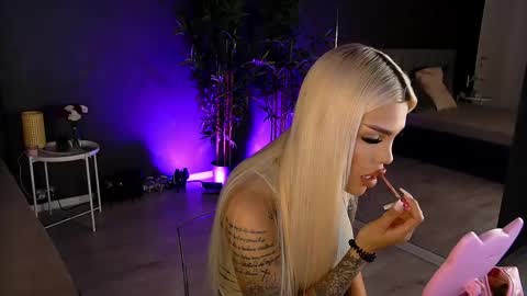 Snapshot of shayblonde chatting on 25, 2, 2025 shayblonde online show from 25, 2, 2025