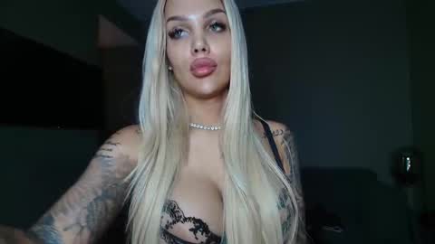 Snapshot of shayblonde chatting on 12, 11, 2025 shayblonde online show from 12, 11, 2025