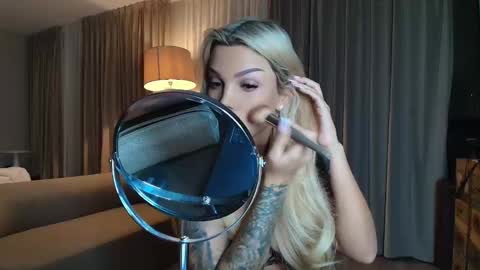 Snapshot of shayblonde chatting on 21, 11, 2025 shayblonde online show from 21, 11, 2025