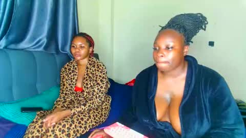 Snapshot of shee13 chatting on 1, 11, 2025 shee13 online show from 1, 11, 2025