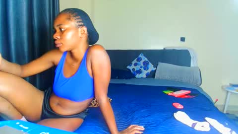 Snapshot of shee13 chatting on 12, 11, 2025 shee13 online show from 12, 11, 2025