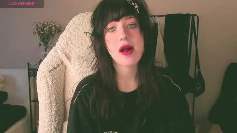 Snapshot of sheeny_shy chatting on 30, 4, 2026 Chiara online show from 30, 4, 2026