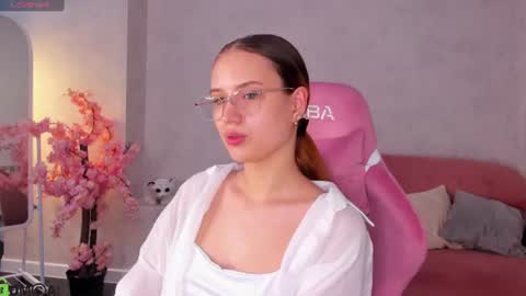 Snapshot of shei1a_shy chatting on 16, 6, 2026 Amely online show from 16, 6, 2026