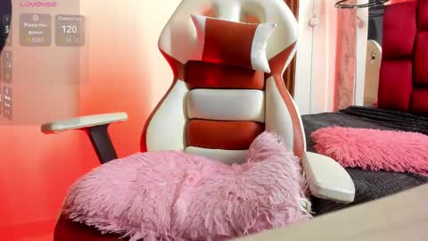 Snapshot of sheilly_brown chatting on 2, 10, 2025 sheilly_brown online show from 2, 10, 2025