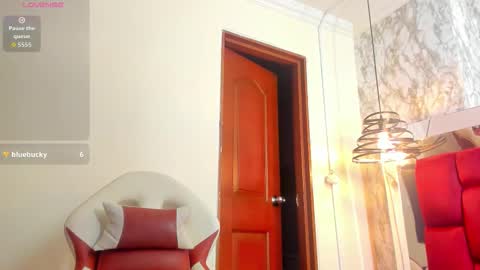 Snapshot of sheilly_brown chatting on 5, 12, 2025 sheilly_brown online show from 5, 12, 2025