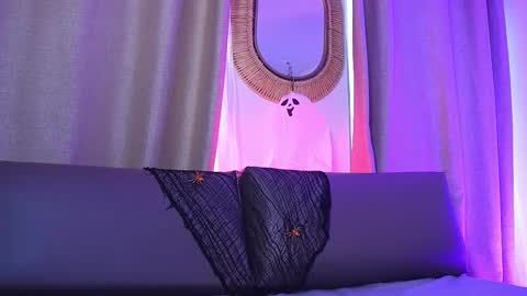 Snapshot of shelleymorell chatting on 25, 10, 2025 Transmission schedule Monday - Friday 715 am to 200 pm time Colombia online show from 25, 10, 2025