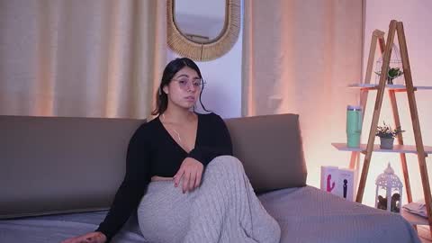 Snapshot of shelleymorell chatting on 4, 11, 2025 Transmission schedule Monday - Friday 715 am to 200 pm time Colombia online show from 4, 11, 2025