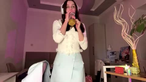 Snapshot of shellicruickshank chatting on 3, 12, 2025 Elsa online show from 3, 12, 2025