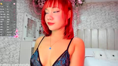 Snapshot of shelutty chatting on 25, 10, 2025 LUTTY online show from 25, 10, 2025