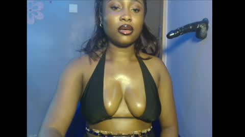 Snapshot of shena_xnomy chatting on 7, 7, 2026 Favour online show from 7, 7, 2026