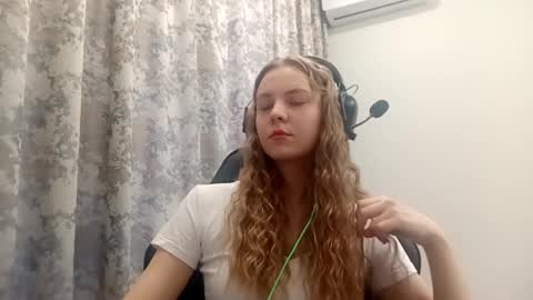 Snapshot of sherrylkeep chatting on 4, 12, 2025 Lisa online show from 4, 12, 2025