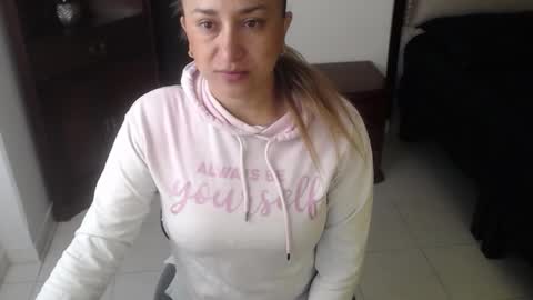 Snapshot of sheryl_jones chatting on 16, 10, 2025 sheryl_jones online show from 16, 10, 2025