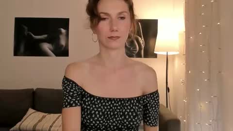 shesleepsnaked online show from 2, 4, 2026