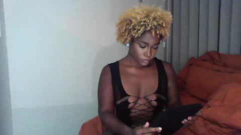 Snapshot of shexxxclusive chatting on 14, 10, 2025 shexxxclusive online show from 14, 10, 2025