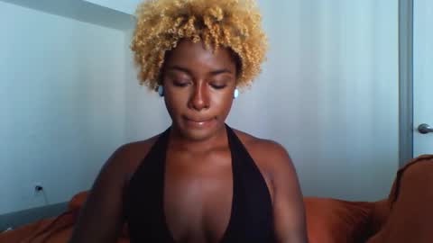 Snapshot of shexxxclusive chatting on 14, 10, 2025 shexxxclusive online show from 14, 10, 2025