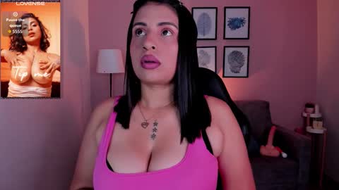 Snapshot of sheyla_hills_ chatting on 8, 1, 2026 Sheyla online show from 8, 1, 2026