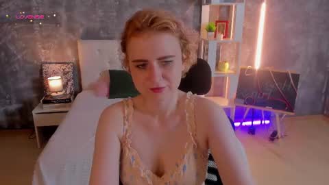 Snapshot of shiny_lisss chatting on 5, 7, 2026 Lisa online show from 5, 7, 2026