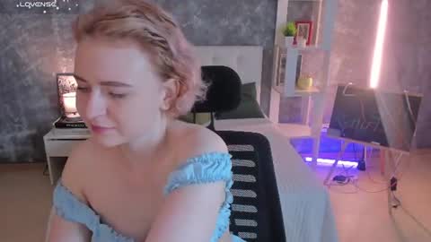 Snapshot of shiny_lisss chatting on 26, 7, 2026 Lisa online show from 26, 7, 2026
