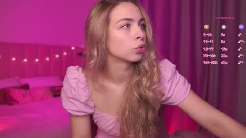 Snapshot of shinybarbie chatting on 7, 10, 2025 Julia online show from 7, 10, 2025