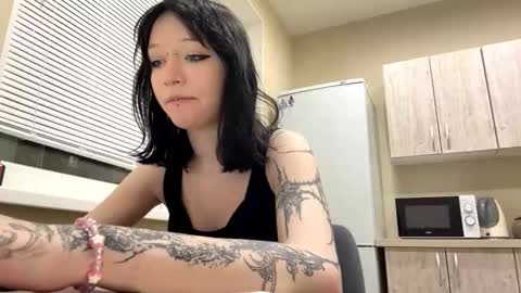 Snapshot of shirleyboulet chatting on 22, 12, 2025 Luna online show from 22, 12, 2025