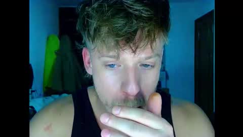 Snapshot of shirtless_dj chatting on 29, 11, 2025 Cick Goreskin online show from 29, 11, 2025