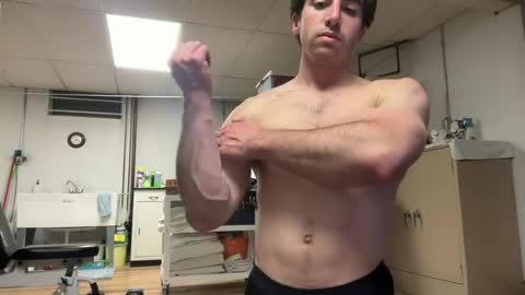 Snapshot of shirtlesshunk15 chatting on 24, 7, 2026 shirtlesshunk15 online show from 24, 7, 2026