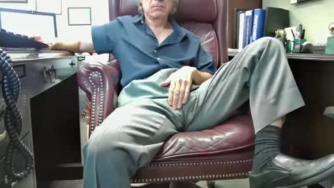 nikolas send dm for an appointment online show from 22, 9, 2025