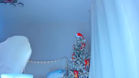 Snapshot of showmejenny chatting on 8, 1, 2026 jennywoody online show from 8, 1, 2026