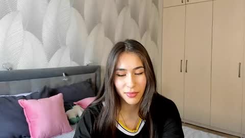 Mika online show from 24, 2, 2025