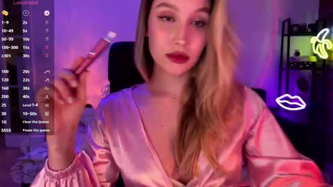 Snapshot of shy_bee chatting on 11, 9, 2025 Alice online show from 11, 9, 2025