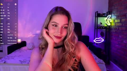 Snapshot of shy_bee chatting on 14, 11, 2025 Alice online show from 14, 11, 2025