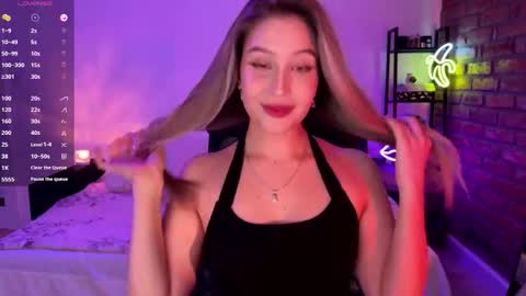 Snapshot of shy_bee chatting on 28, 11, 2025 Alice online show from 28, 11, 2025