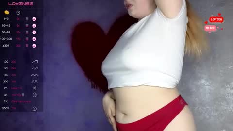 Snapshot of shy_blondiee chatting on 14, 10, 2025 Molly online show from 14, 10, 2025